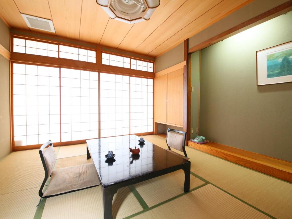 Ogiwarakan Tatami Room Tea Table
