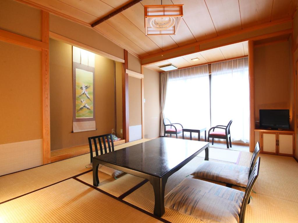 Ogiwarakan Tatami Room Tea Table