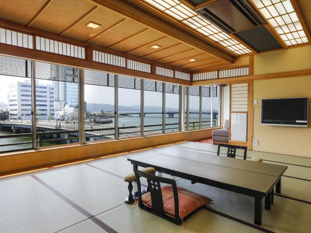 Ohashikan Tatami Room River View