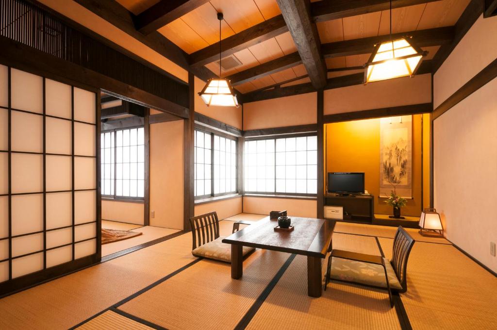 Okada Ryokan Warakutei Tatami Room Table Chairs