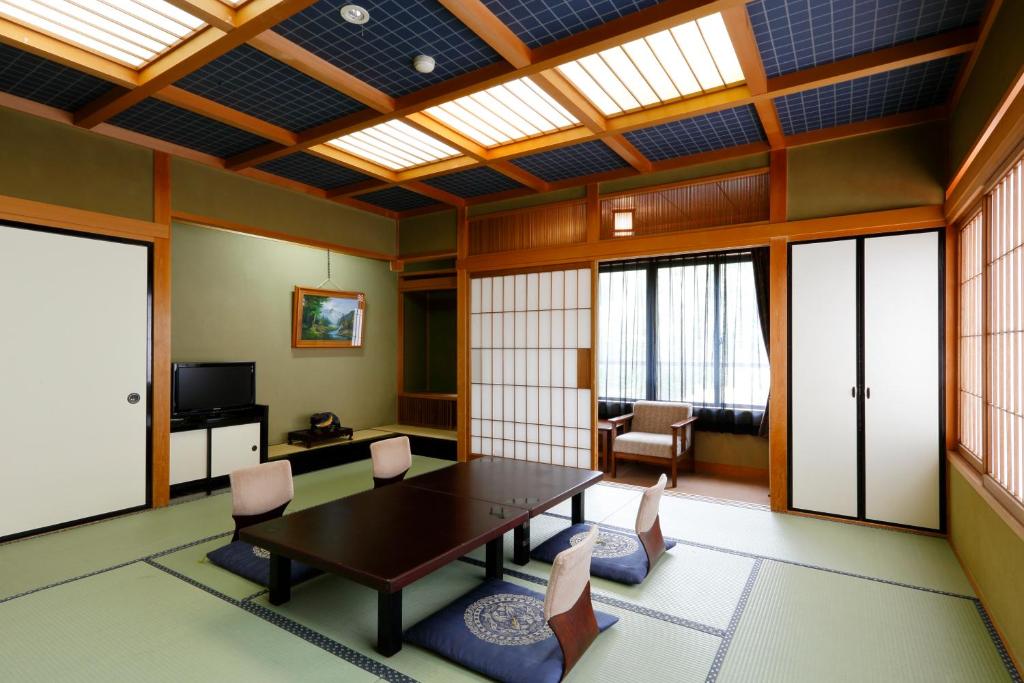 Okada Ryokan Warakutei Traditional Japanese Room