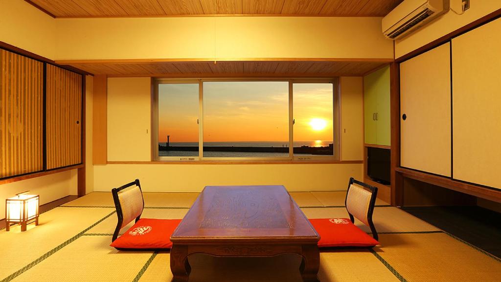 Oku Kinosaki Seaside Hotel Tatami Room Sunset View
