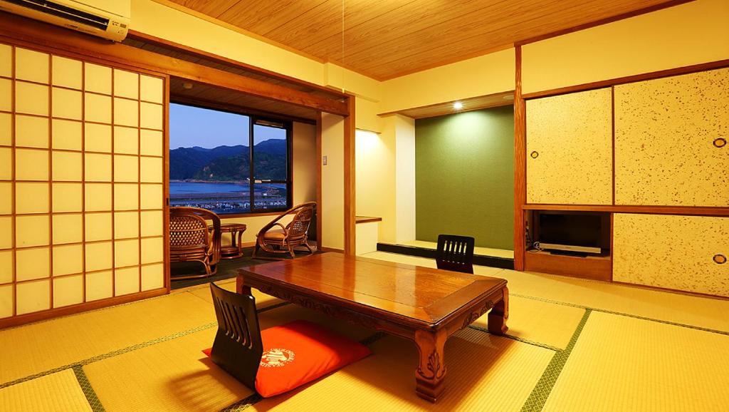 Oku Kinosaki Seaside Hotel Tatami Room View