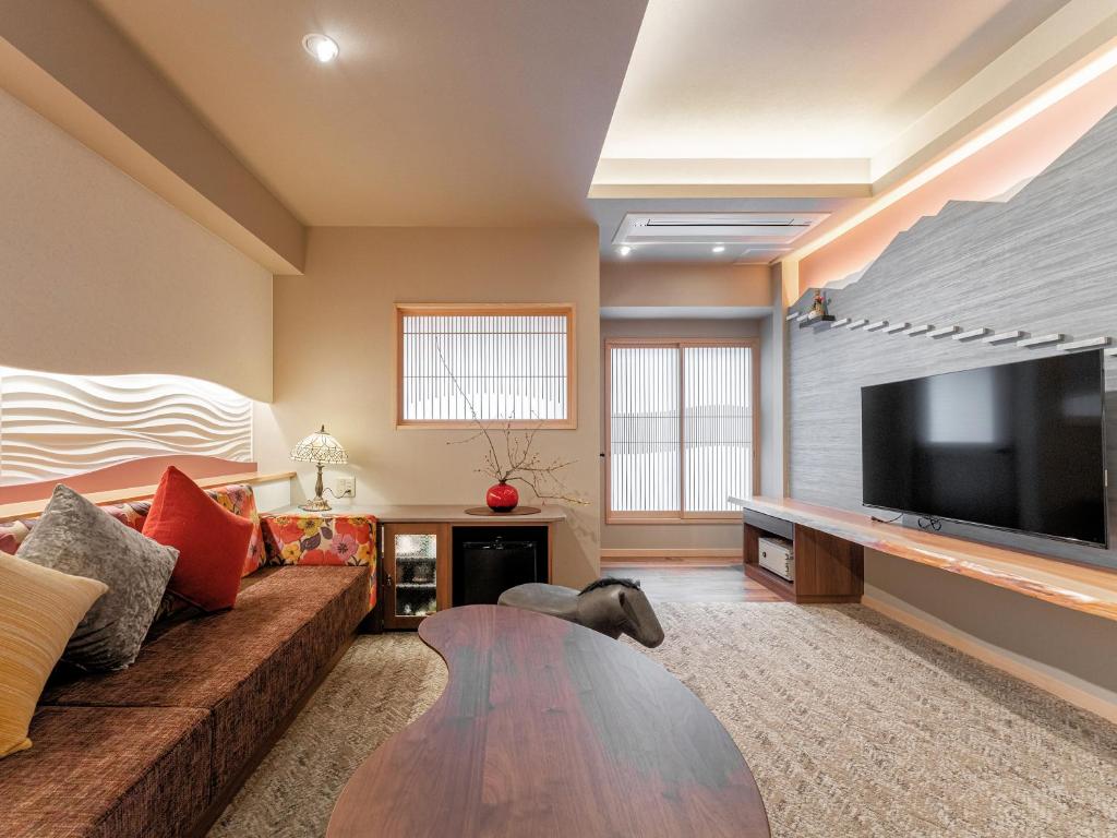 Omori Modern Living Room