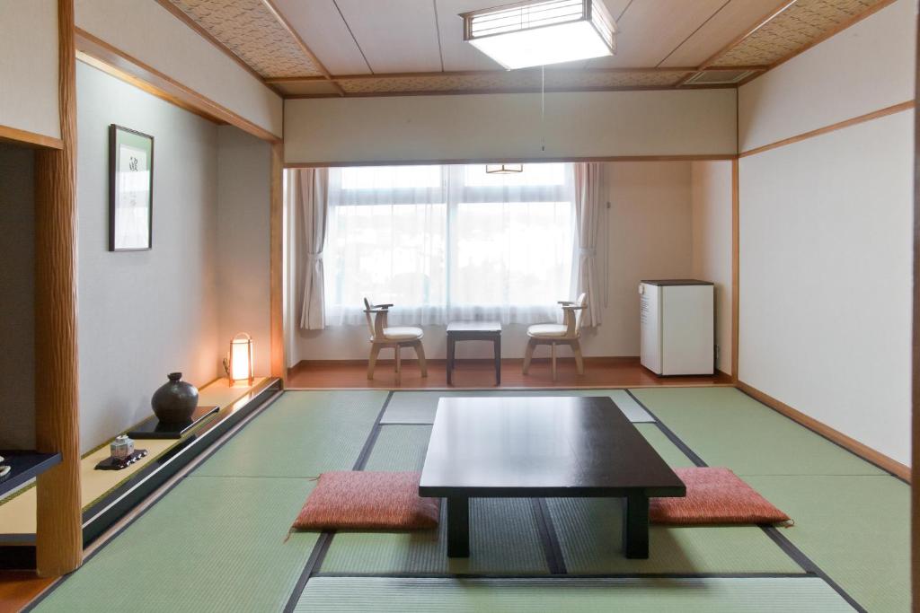 Onsen Hotel Nakahara Bessou Tatami Room Table