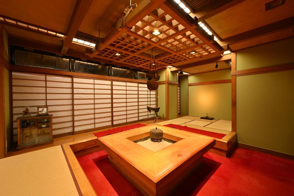 Osakaya Ryokan Irori Room