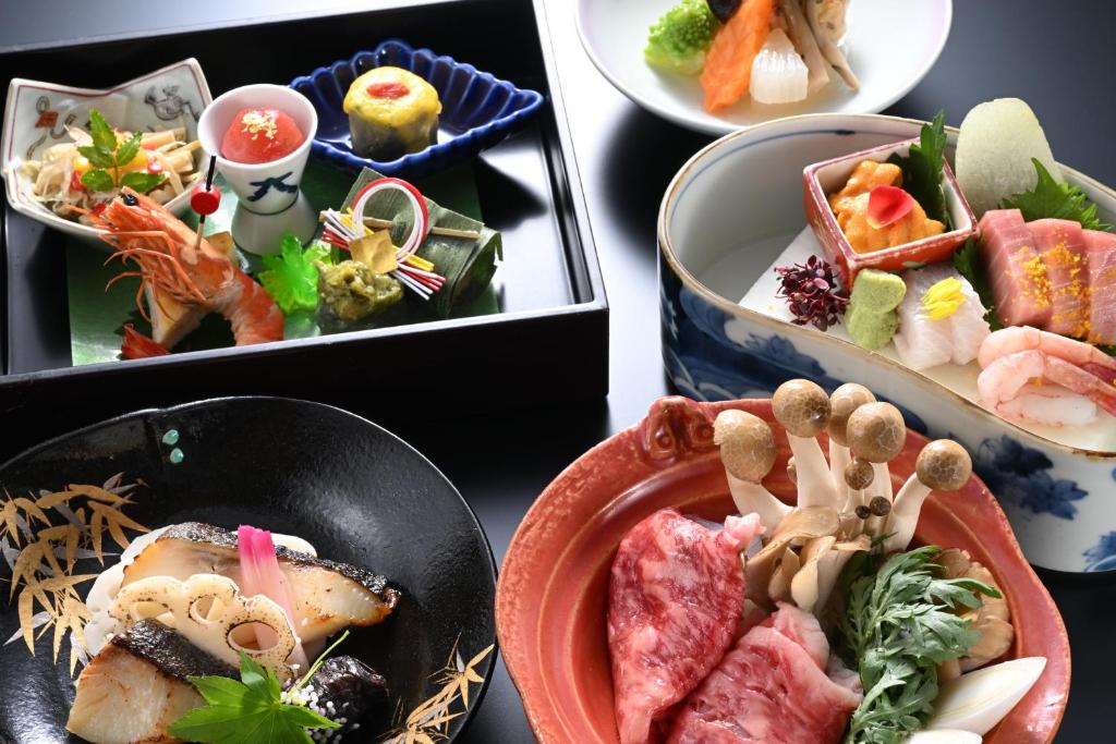 Osakaya Ryokan Kaiseki Dishes