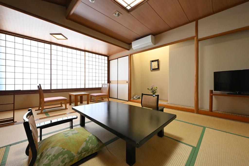 Osakaya Ryokan Tatami Room