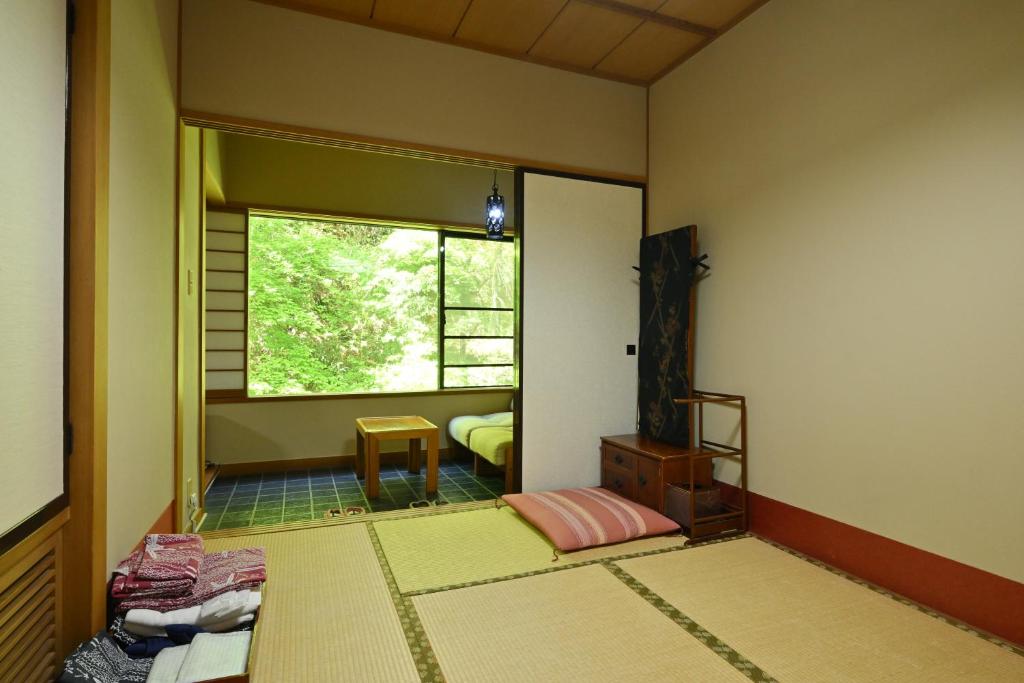 Osakaya Ryokan Tatami Room View