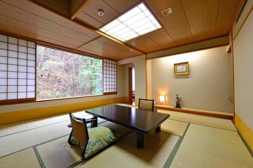 Osakaya Ryokan Tatami Room