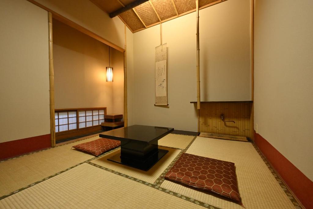 Osakaya Ryokan Traditional Room