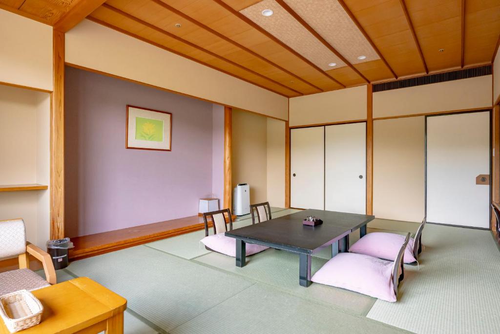 Oshu Akiu Onsen Rantei Tatami Room