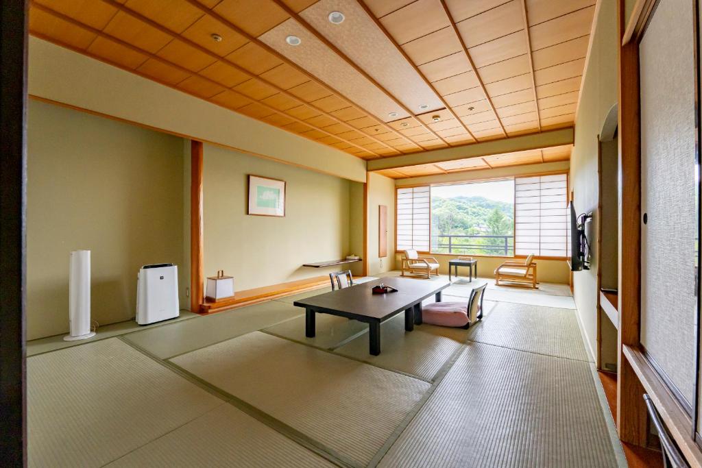 Oshu Akiu Onsen Rantei Tatami Room Window View