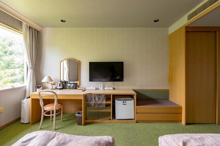 Oshua'기Uonsenrantei Modern Room