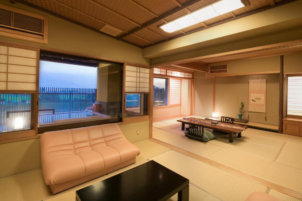 Roppokan Tatami Room With View