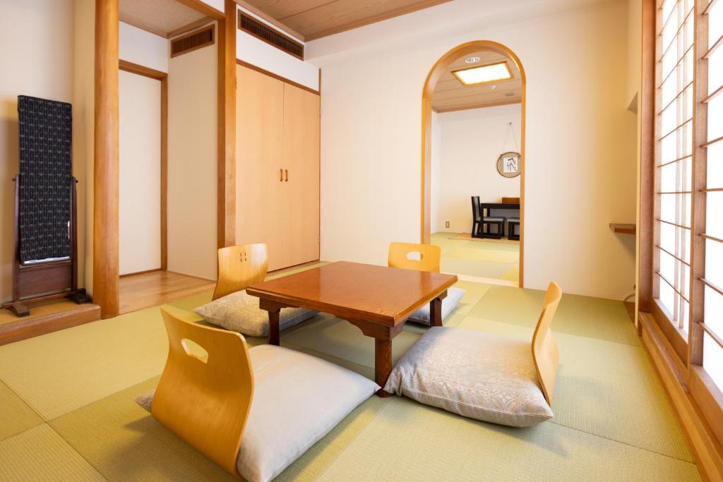 Ryokan Asakusa Shigetsu Tatami Room Tea Table
