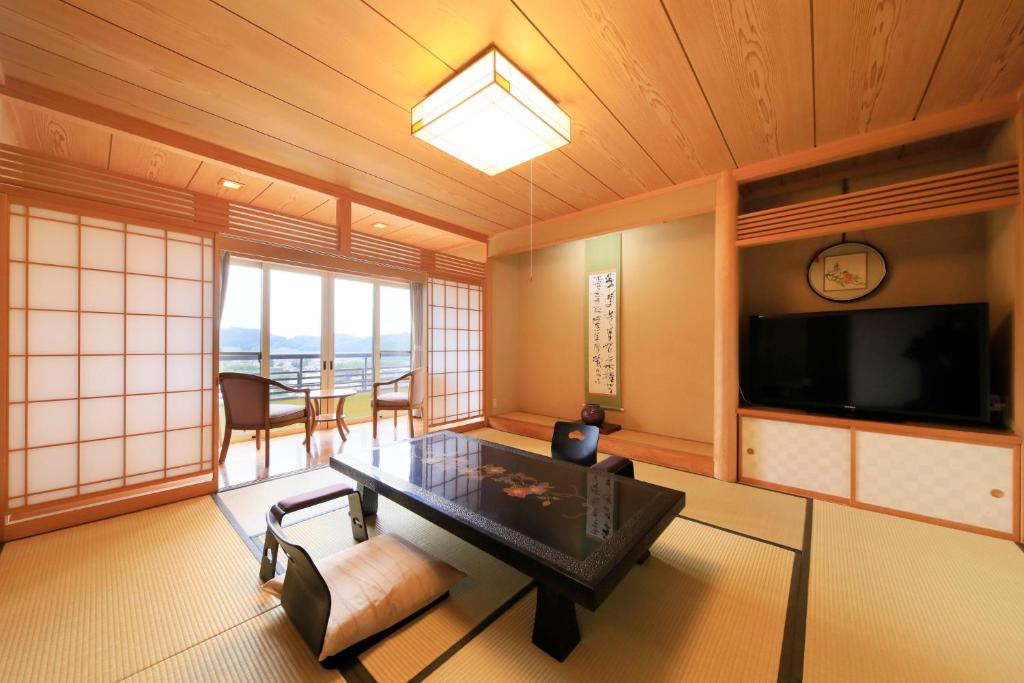Ryokan Biyunoyado Tatami Room Shoji Doors