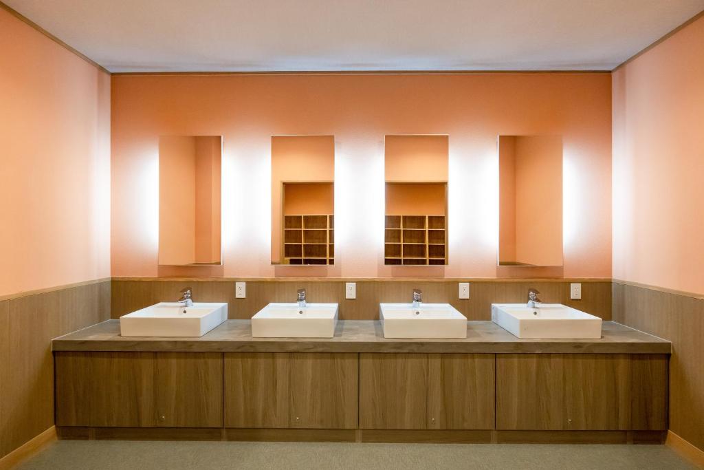 Ryokan Ginkaku Bathroom Sinks