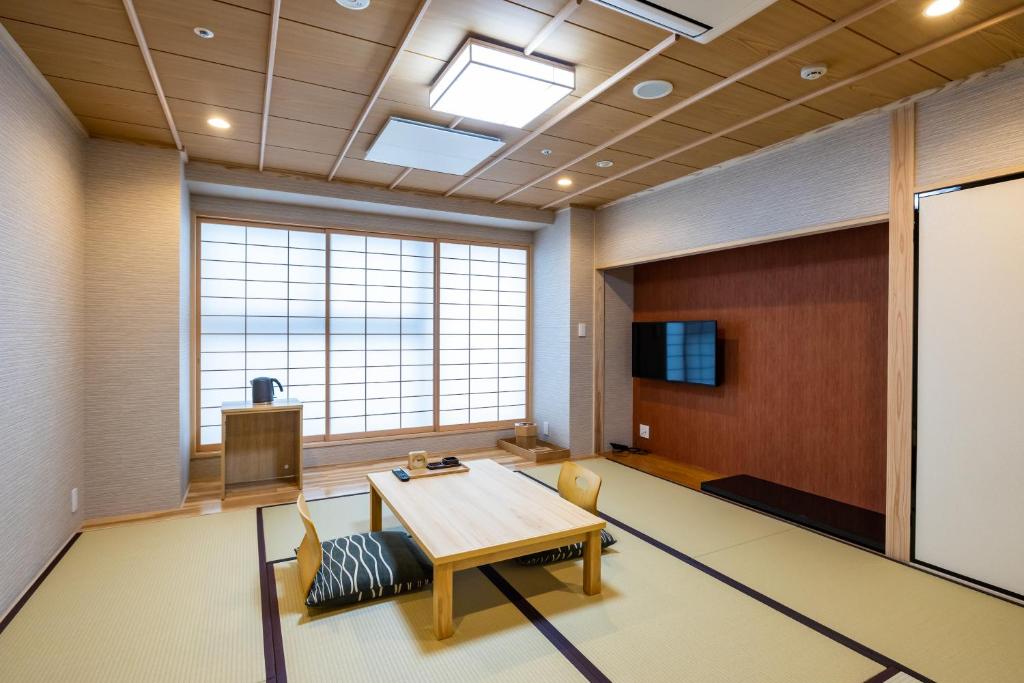 Ryokan Ginkaku Tatami Room Tea Table