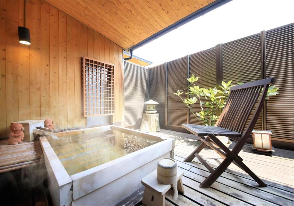Saikatei Jidaiya Open Air Bath