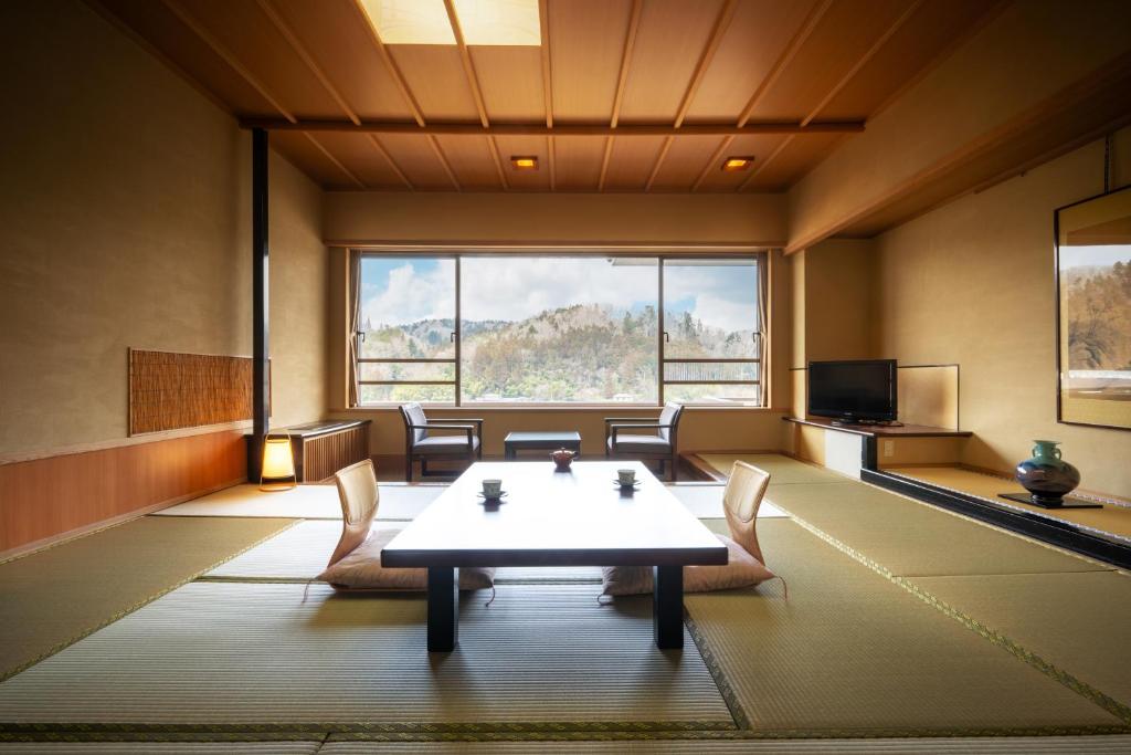 Sakan Tatami Room Tea Setup