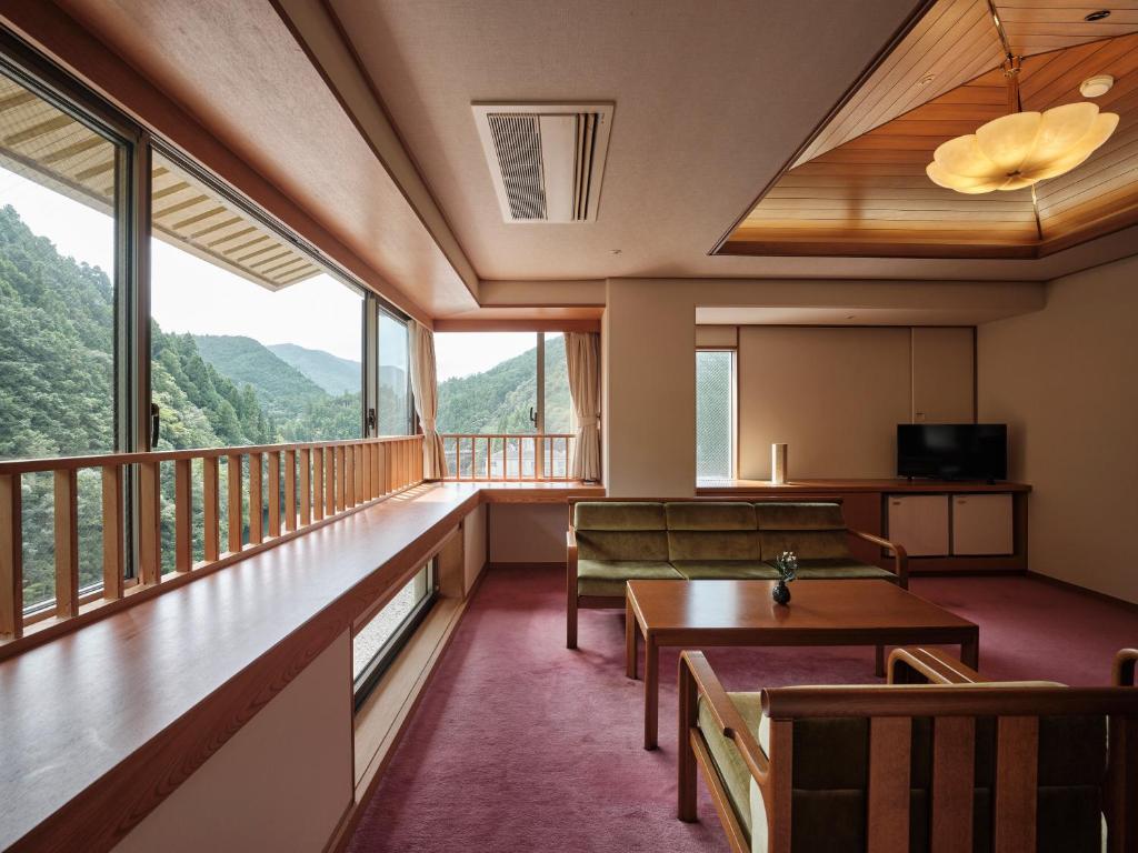 Sansuikan Kawayu Midoriya Lounge Area View