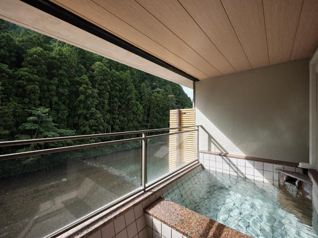 Sansuikan Kawayu Midoriya Onsen Balcony
