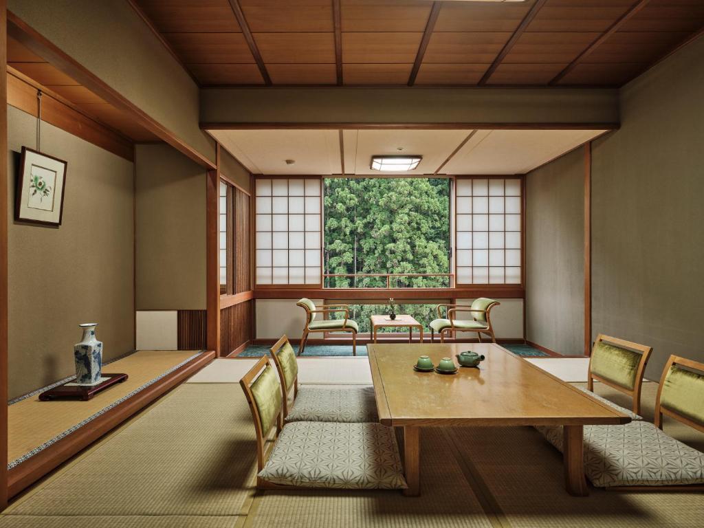Sansuikan Kawayu Midoriya Tatami Room Tea Setup