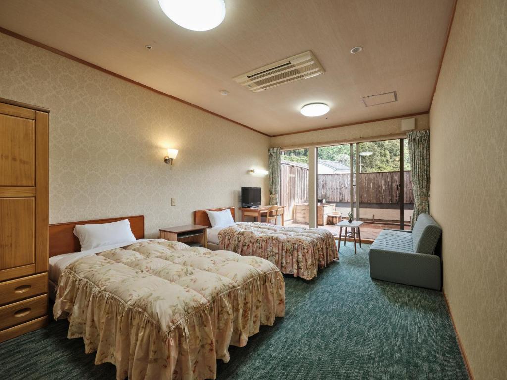 Sansuikan Kawayu Midoriya Twin Bed Room