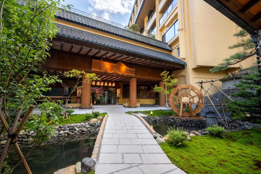 Sansuiso Entrance Garden