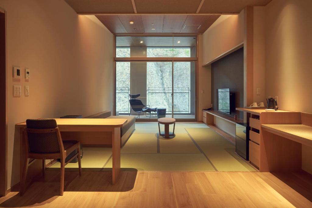 Sansuiso Modern Ryokan Room