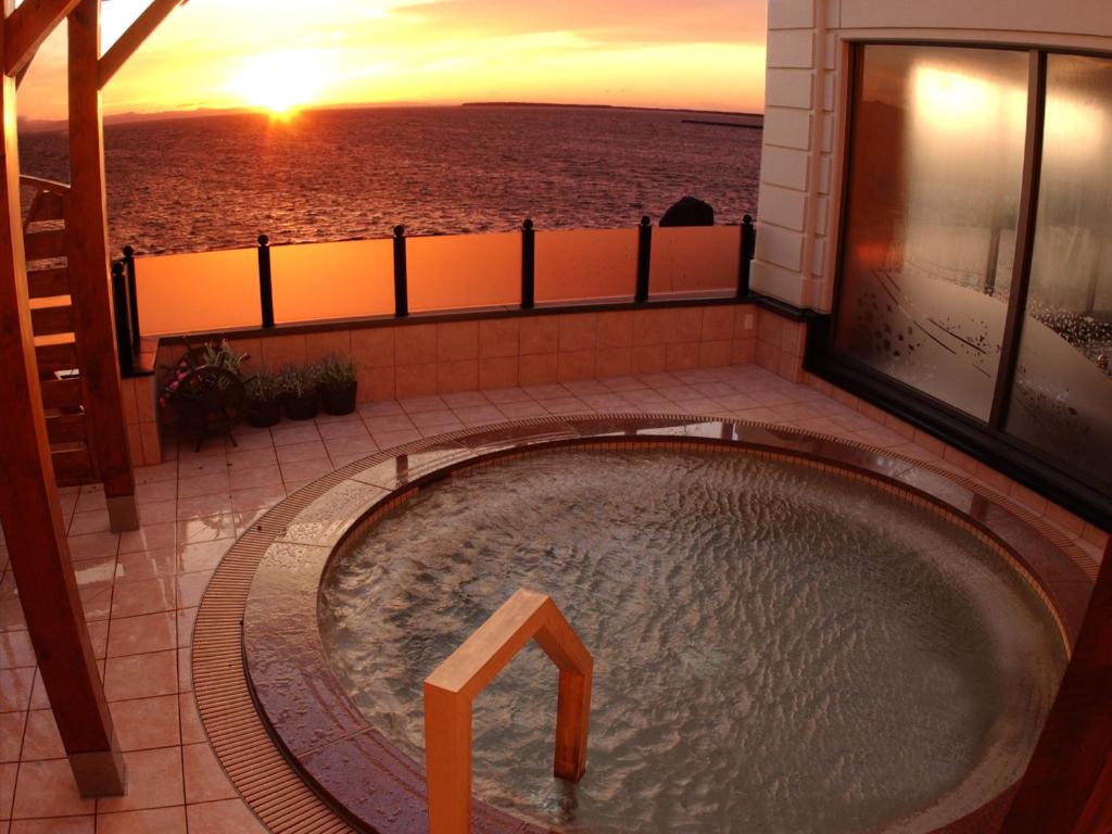 Saromako Tsuruga Resort Onsen Sunset