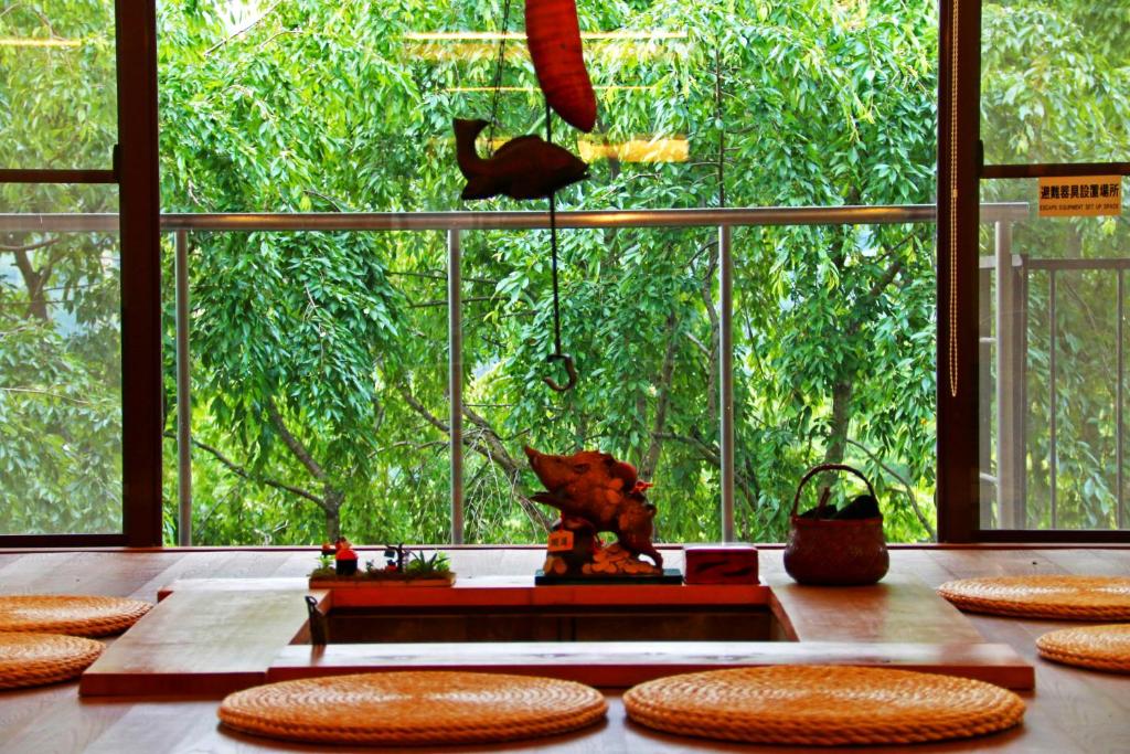 Scenic Inn Yoshikumokan Traditional Seating View