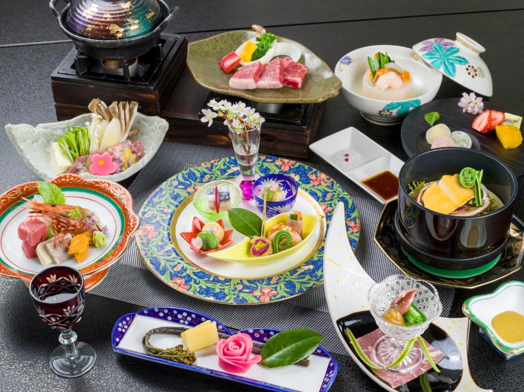 Takamiya Ryokan Miyamaso Kaiseki Dishes