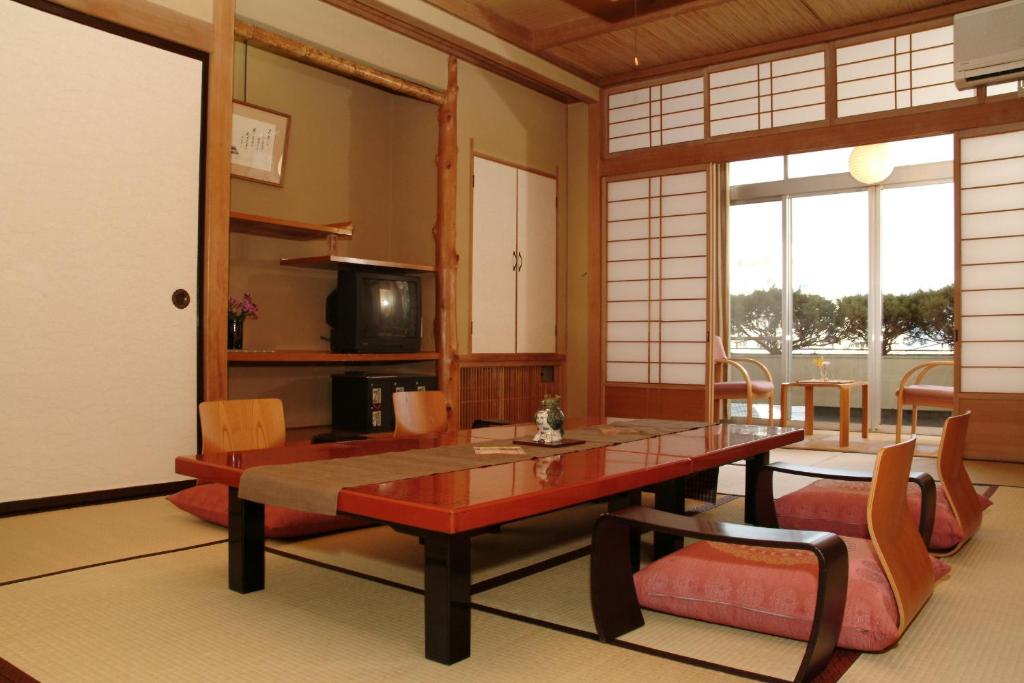 Yumoto Kamiyamada Hotel Tatami Room Shoji Doors
