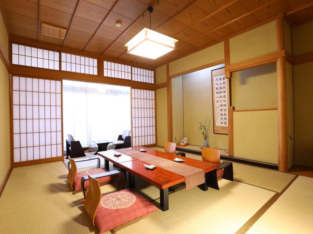 Yumoto Kamiyamada Hotel Tatami Room Tea Table