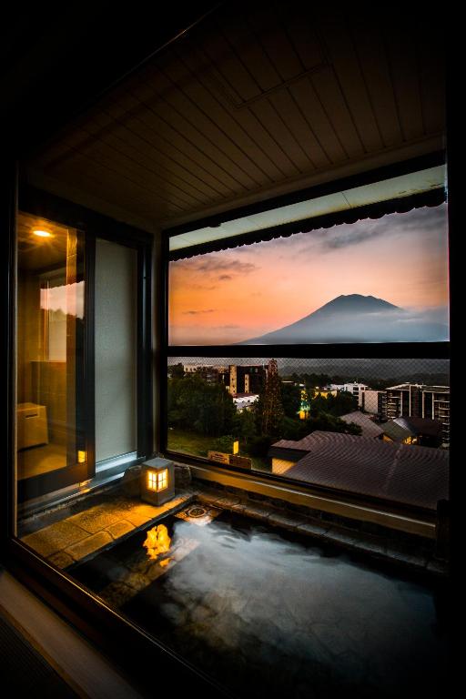 Yumoto Niseko Prince Hotel Hirafutei Private Onsen Mount View