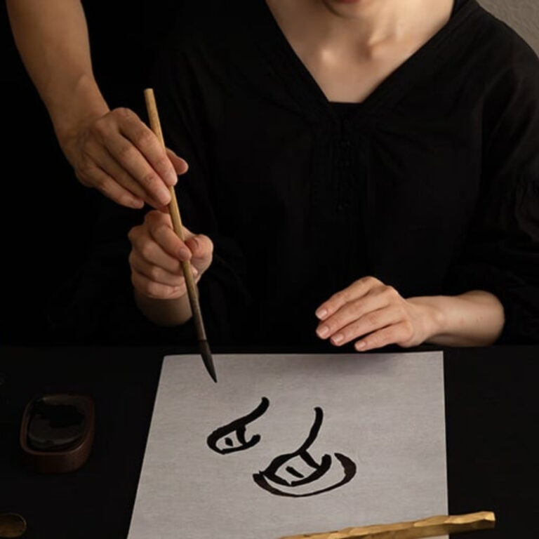 Create Seasonal Kanji Postcards with Calligrapher Kasetsu
