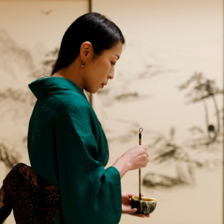 Experience the Art of Calligraphy with Setsuhi Shiraishi