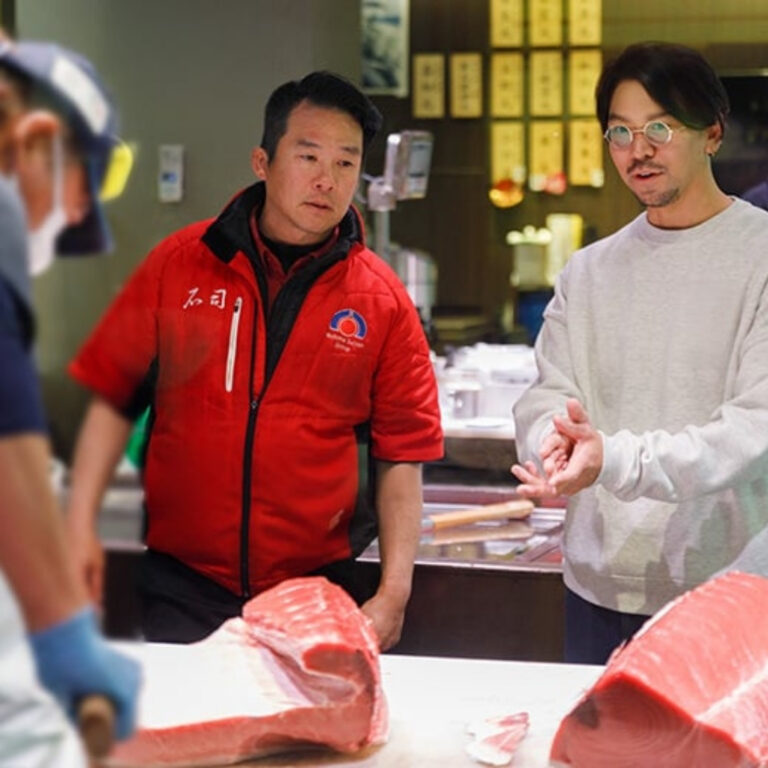 Private Toyosu Market Off-Limits Wholesale Area Tour with an Acclaimed Chef