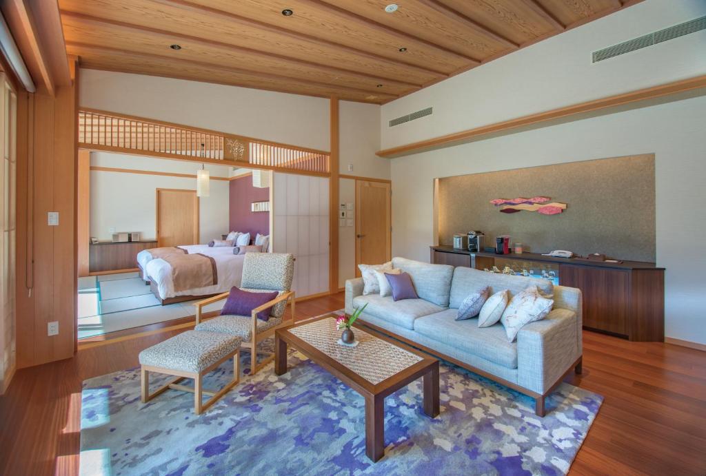 Abba Resorts Izu Zagyosoh Living Bedroom Suite