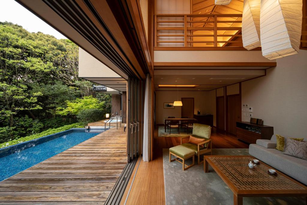 Abba Resorts Izu Zagyosoh Living Room Pool