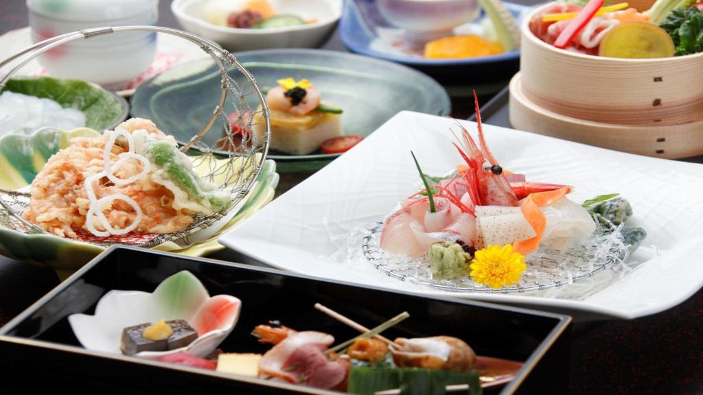 Atami Onsen Shukaen Yu No Hanazen Kaiseki Dishes