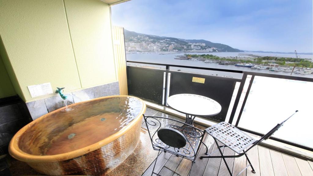 Atami Onsen Shukaen Yu No Hanazen Outdoor Bath Balcony View