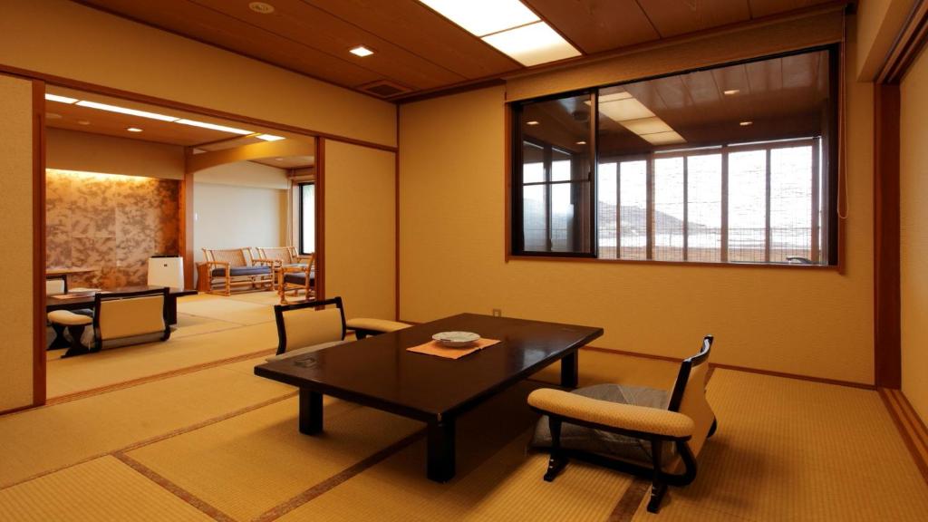 Atami Onsen Shukaen Yu No Hanazen Tatami Dining Room