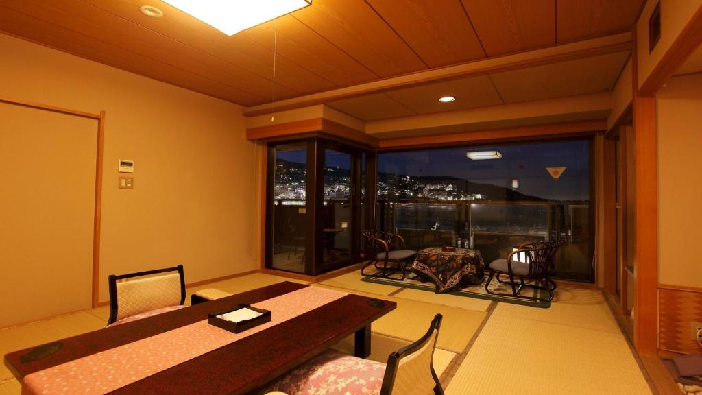 Atami Onsen Shukaen Yu No Hanazen Tatami Room Night View