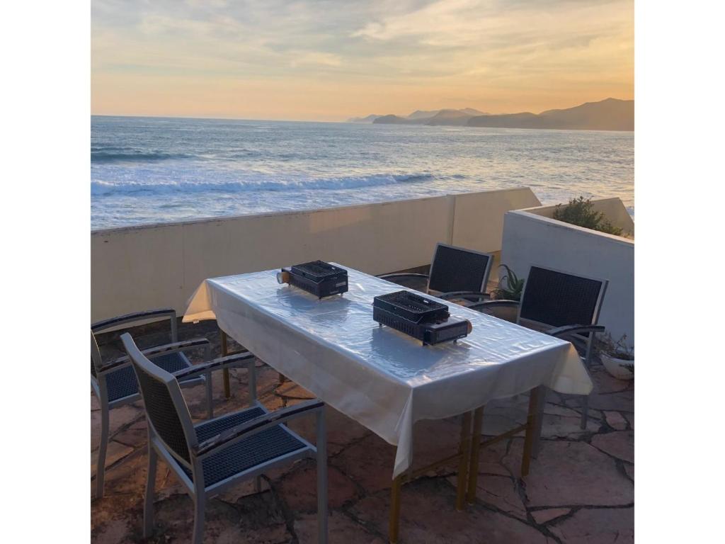 Geiboso Seaside Dining Table
