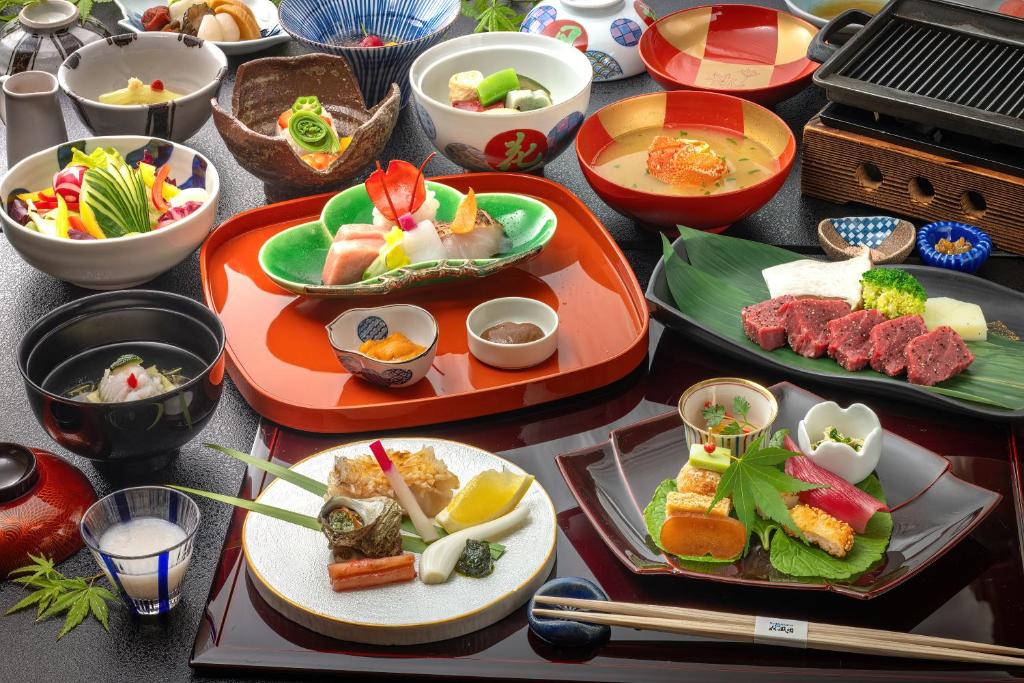 Gero Onsen Kaiseki Yado Suihouen Kaiseki Meal