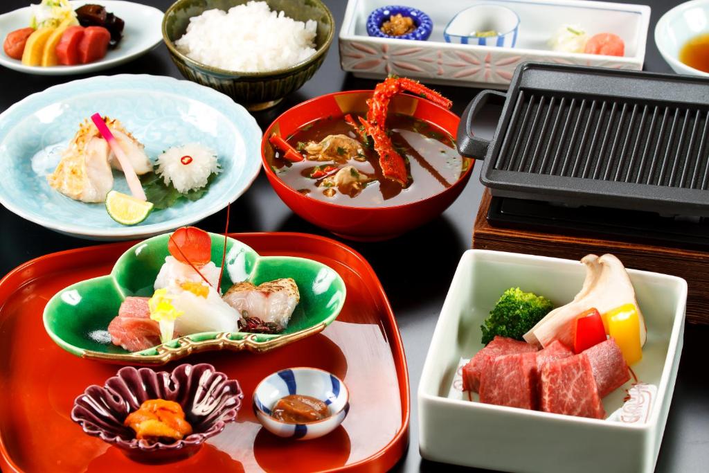 Gero Onsen Kaiseki Yado Suihouen Kaiseki Meal