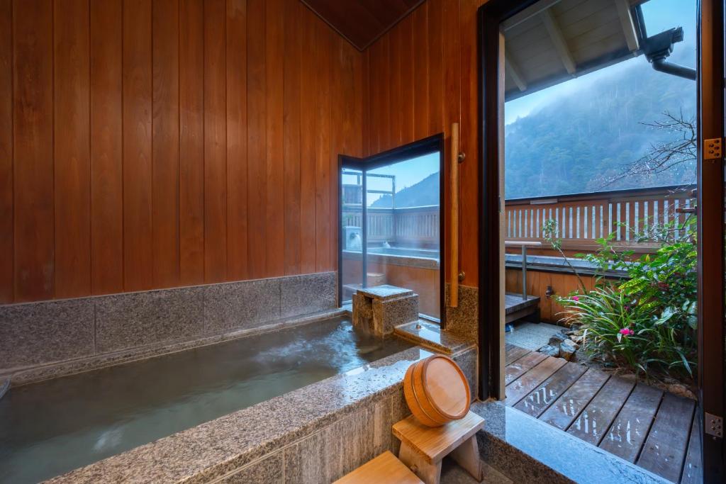 Gero Onsen Kaiseki Yado Suihouen Private Onsen